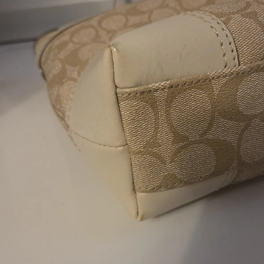 VEUC Coach Chelsea Heritage Leather Shoulder Tote Bag In Beige & Pink Beautiful! - Picture 6 of 11